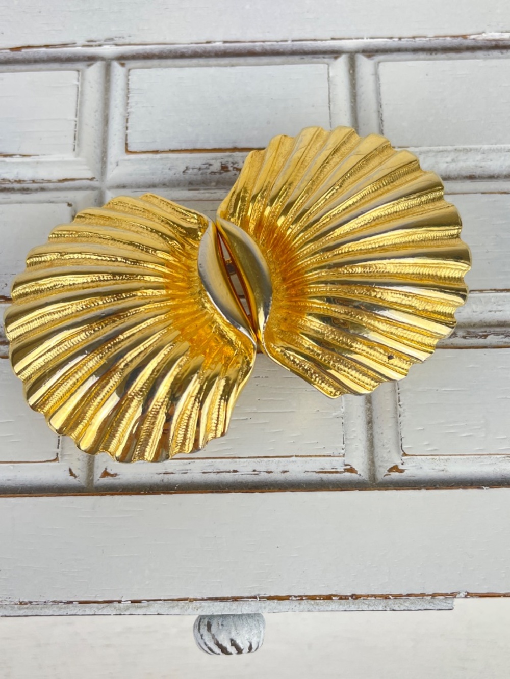 Vintage 1980s Dotty Smith Gold-tone Scallop Shell Belt Buckle